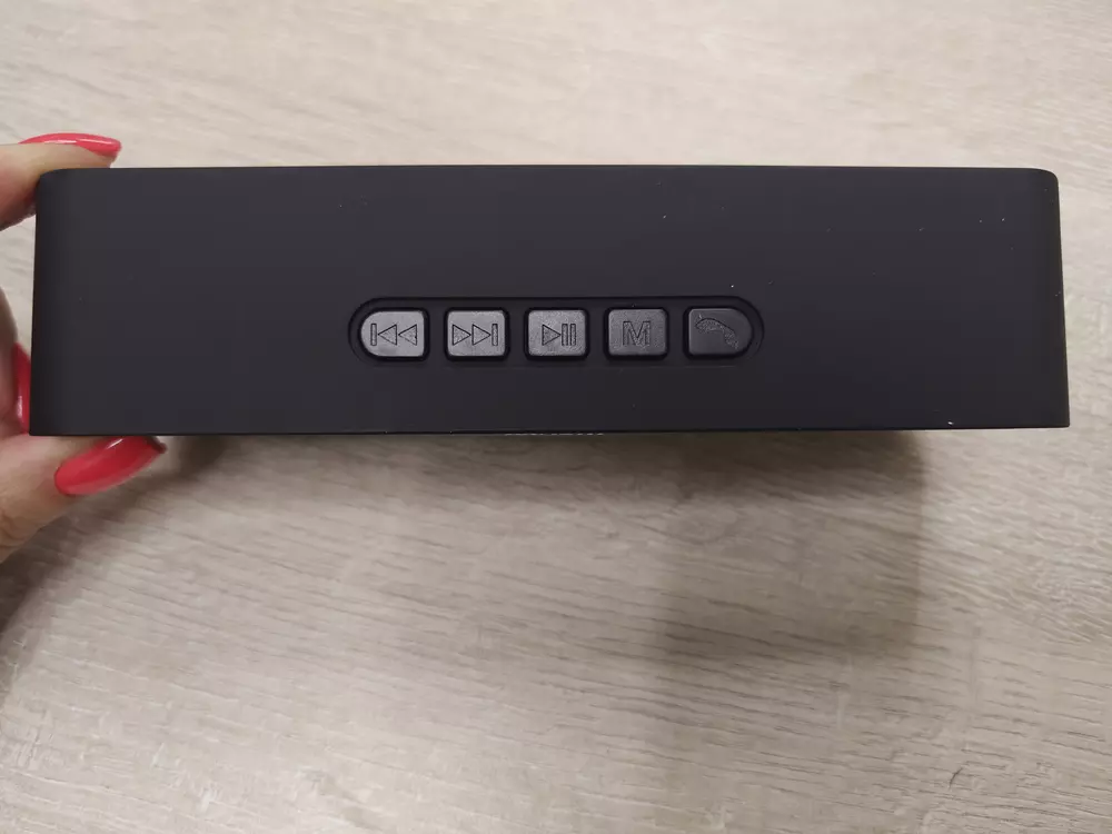 Портативная колонка (звуковая), в комплекте USB кабель